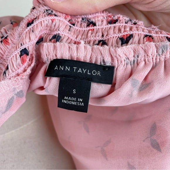 Ann Taylor Light Blush Pink Floral Smocked Short Sleeve Flutter Blouse Top S - Picture 2 of 7